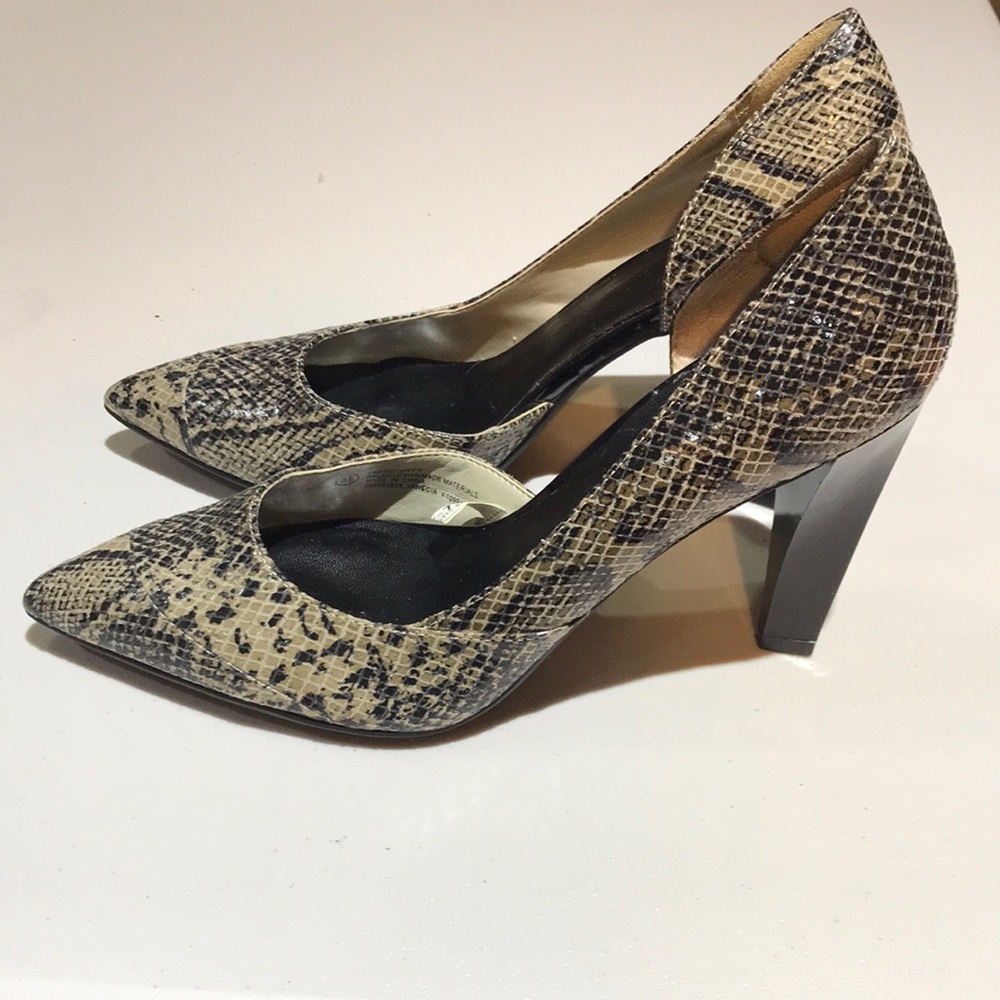 EUC Mossimo Sneak Print Heels Size 8.5